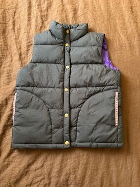 Women’s Backcountry Puffer Vest - Black with Purple Lining